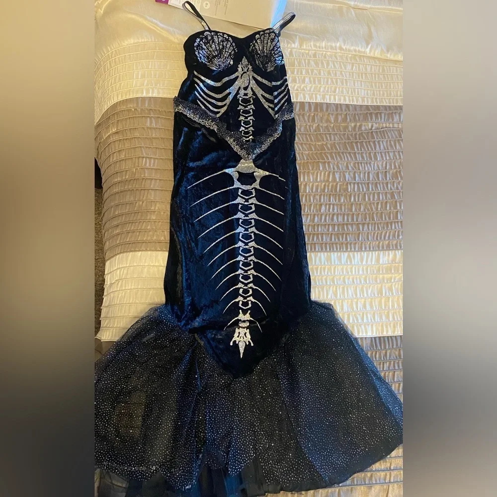 NEW - 2B INCHARACTER GIRLS SMALL COSTUME